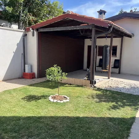 Small House Nea In Center-with Free Parking Appartamento *