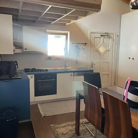 Small House Nea In Center-with Free Parking Apartment